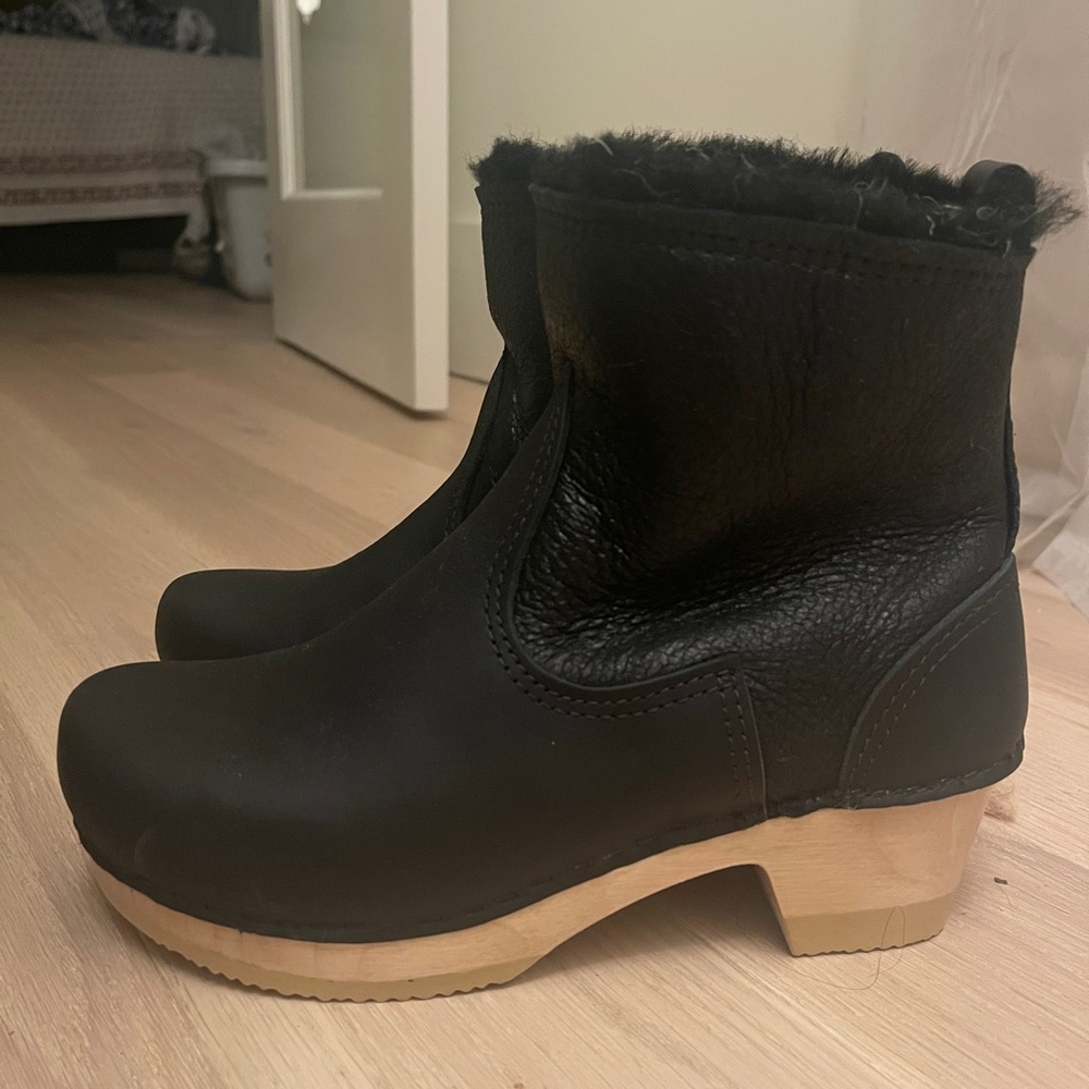 No. 6 pull on shearling boot in black size 39. Brand new, no box